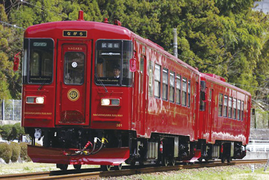 「大矢田神社もみじ谷」散策と長良川 鉄道「ながら」乗車と 郡上八幡