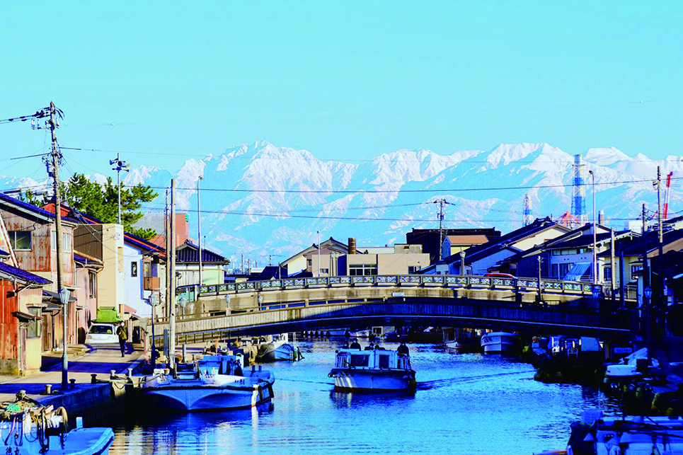 富山の冬の海の幸をご賞味！「富山湾鮨」と「越中 おわら」鑑賞会　日帰りバスツアー