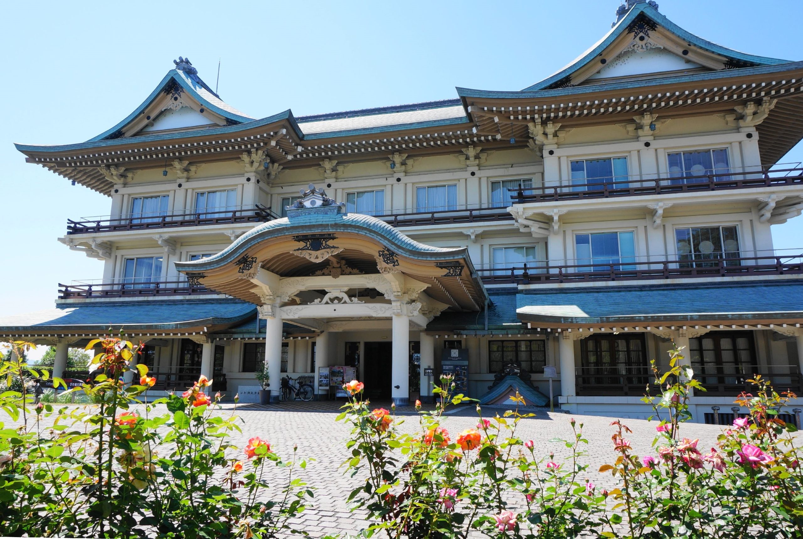 【映画「国宝」ロケ地】びわ湖大津館見学とイングリッシュガーデン　古都おおつの神社仏閣をガイドとめぐる　ロケ地づくし！日帰りの旅♪